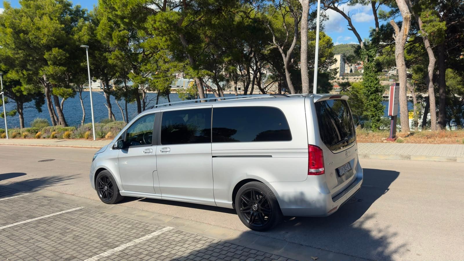 Ardura Taxi Mercedes van in Šibenik