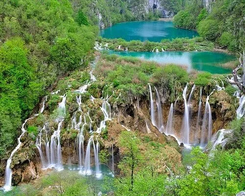 Waterfalls cascading between the turquoise lakes of Plitvice